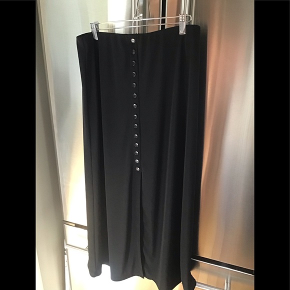 Nwot black skirt - Picture 1 of 3